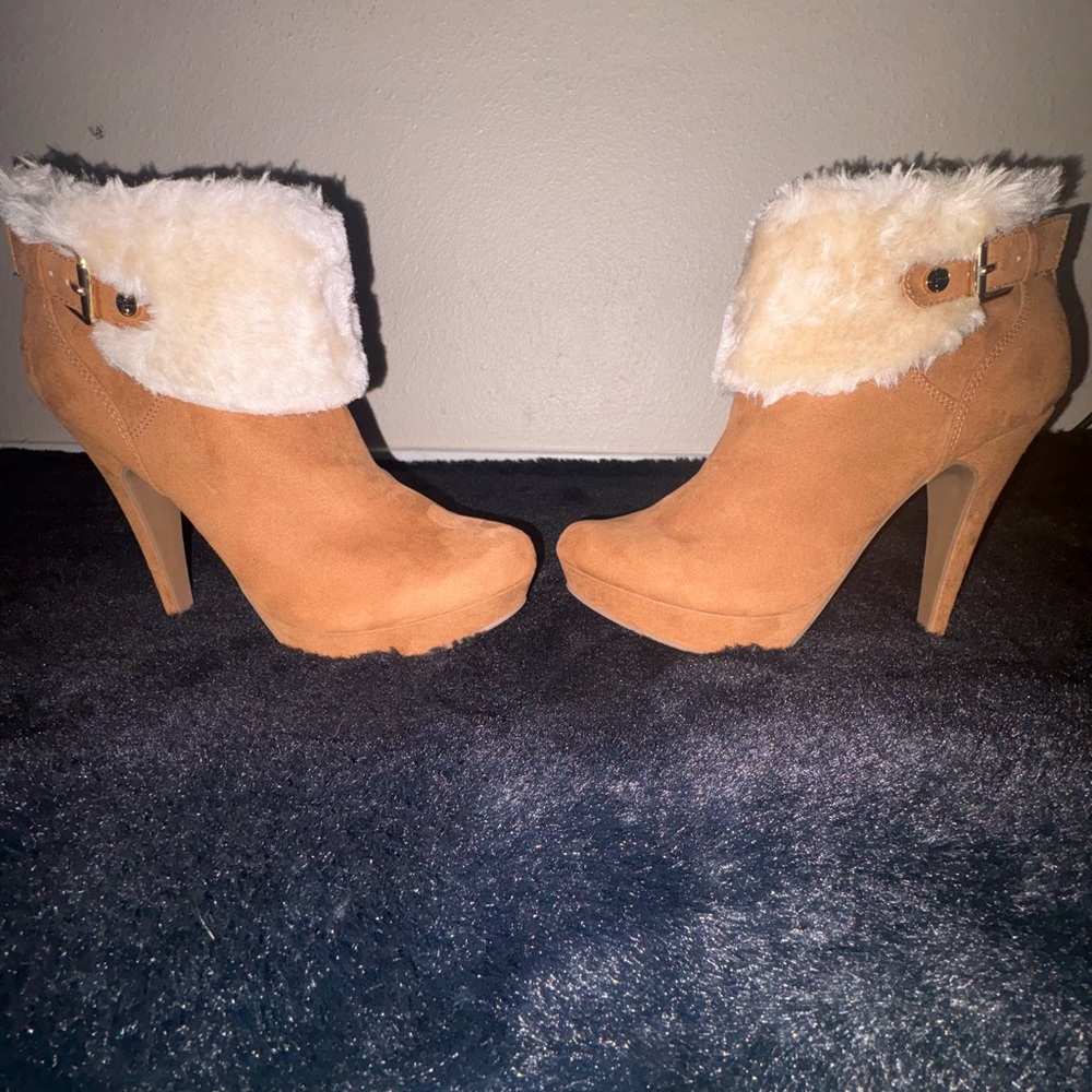 Women's Tan Ankle Boots with Faux Fur Trim - Picture 7 of 16